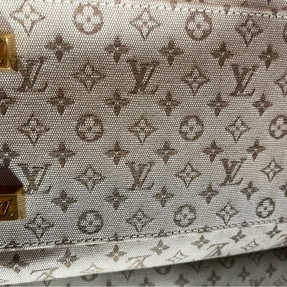 Louis Vuitton Olive Monogram Mini Lin
Josephine GM Boston bag - Picture 6 of 16